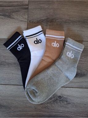 Alo Throwback socks 4 pairs brand new